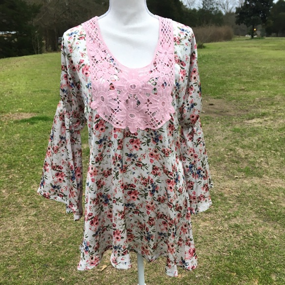 Rodeo Fox Floral & Lace Top Size S/M - Picture 6 of 7